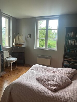 5 bedrooms, iron/ironing board, Internet, bed sheets - Character family home in 2ha garden 5 bedrooms 3 bathrooms 810 people (Saint-Hymer)