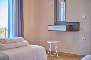 6 bedrooms, iron/ironing board, travel cot, free WiFi - Villa Ilios Agios Spyridonas (Thinali)
