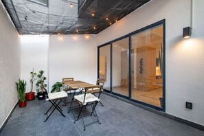 Outdoor dining - City-Core Loft w/ Terrace + Rooftop Views (Mexico City)
