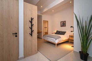 Desk, iron/ironing board, WiFi - City-Core Loft w/ Terrace + Rooftop Views (Mexico City)