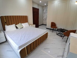 5 bedrooms, WiFi - Fabulous 5-bedroom house with AC in charming Islamabad (Islamabad)