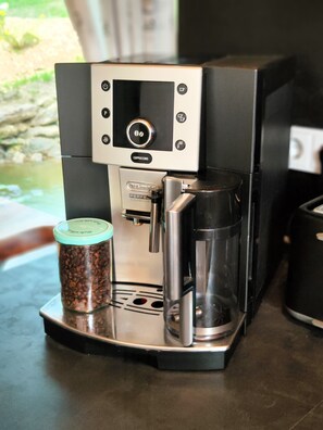 Kaffee und/oder Kaffeemaschine