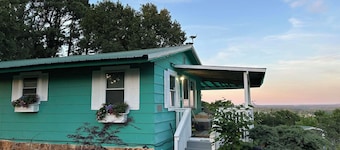 Ozark Cottage Retreat at Terra Lynn w/ Vista Views. Dog friendly w/yard.