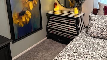 2 bedrooms, iron/ironing board, WiFi, bed sheets