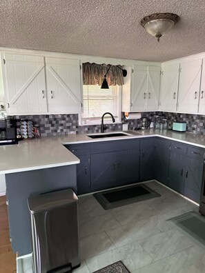 Microwave, oven, stovetop - Ozark Cottage Retreat at Terra Lynn w/ Vista Views. Dog friendly w/yard. (Springdale)