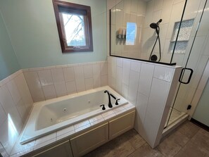 Shower, jetted bath, hair dryer, towels - New! Bear Necessities 2-Bedroom Home with Water Views Steps from the Lake! (Isle)
