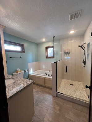 Shower, jetted bath, hair dryer, towels - New! Bear Necessities 2-Bedroom Home with Water Views Steps from the Lake! (Isle)