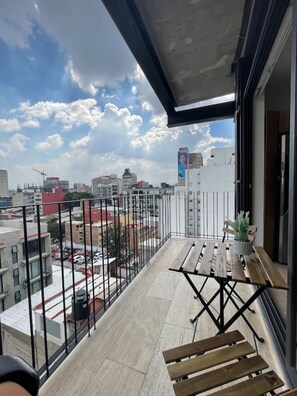 Outdoor dining - Roma Norte loft with balcony and city views (Mexico City)