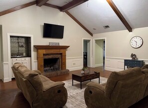 Living area - Beautiful 4-bedroom house in tranquil Jackson perfect for families (Jackson)