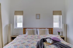 4 habitaciones, tabla de planchar con plancha, wifi y ropa de cama 