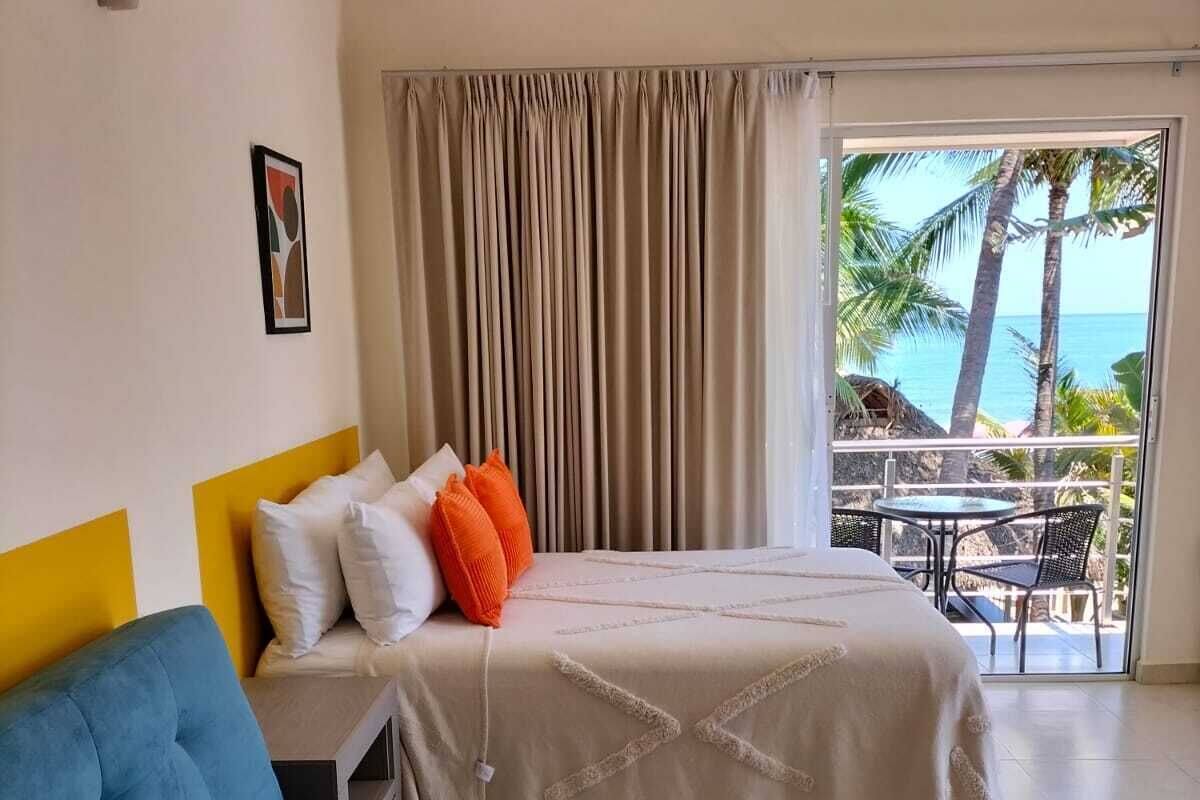 Standaard vierpersoonskamer, balkon, uitzicht op oceaan