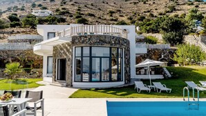 A modern house with a pool, a stone facade, and a view of a hilly landscape. - Seaview Villa Private Pool & BBQ, 1km from Elounda (Schisma Eloundas)