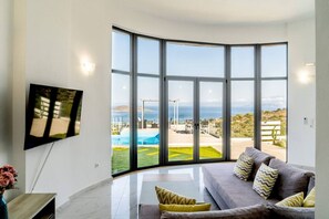 Smart TV - Seaview Villa Private Pool & BBQ, 1km from Elounda (Schisma Eloundas)