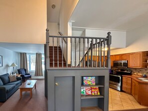 Interior - Modern Golf Retreat/Ski hill view 10 minutes to Blue mountain, many other hills nearby/Scandinave Spa 6 min /Pool access available (Collingwood)