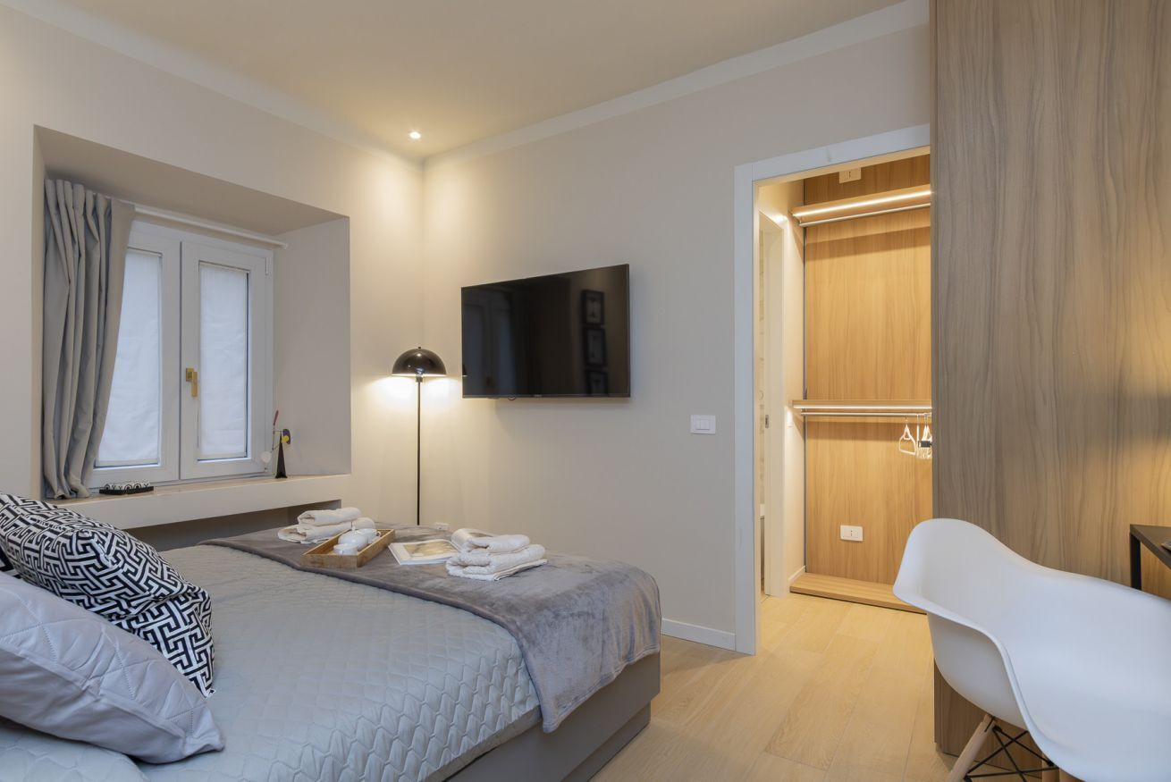 1 habitación, escritorio, tabla de planchar con plancha y wifi gratis 