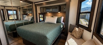 Scenic Mountain View RV - Peaceful Getaway
