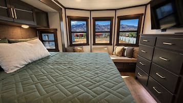 3 Schlafzimmer, Schreibtisch, Bügeleisen/Bügelbrett, kostenloses WLAN