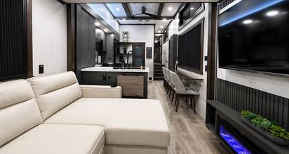 Scenic Mountain View RV - Peaceful Getaway