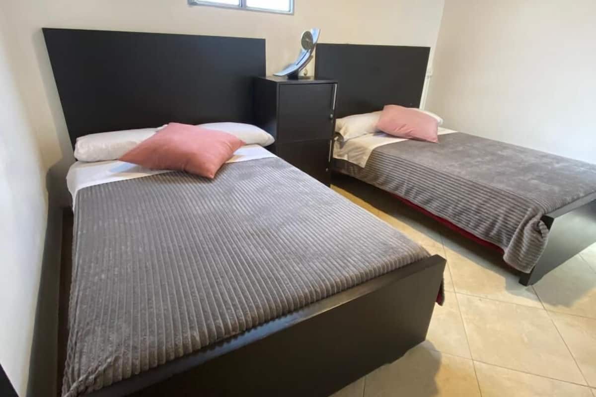 Familieværelse med 2 enkeltsenge