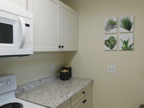 Private kitchen - Peaceful 3-bedroom house in San Mateo, FL (San Mateo)