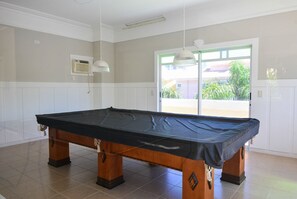 Villa | Game room - Casa Elegante a 100 metros do Mar (Governador Celso Ramos)