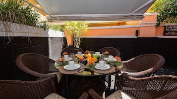 Villa | Outdoor dining