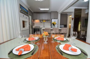 Villa | Dining