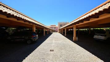 المنطقة المحيطة بالمنشأة