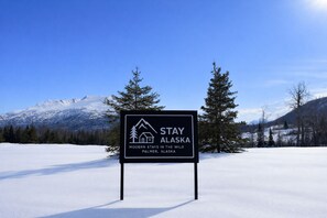 Property grounds - Stay Alaska - Modern Stays in the Wild (Palmer)