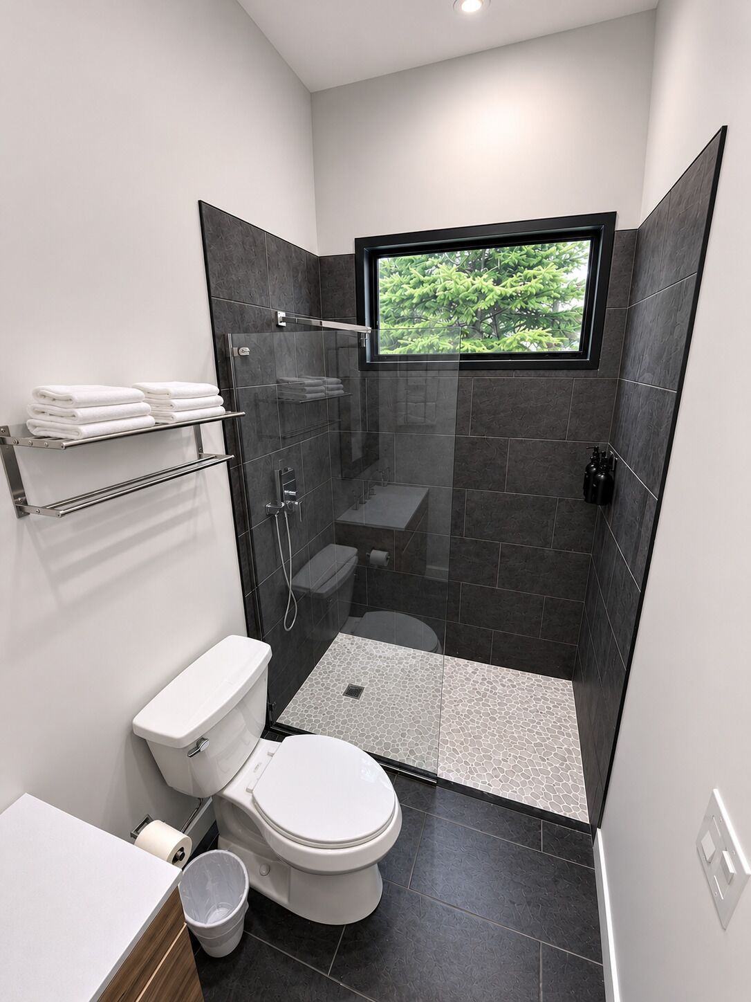 Chalet rustique Prestige, vue sur la montagne | Salle de bain | Séchoir à cheveux, serviettes fournies, savon, shampooing
