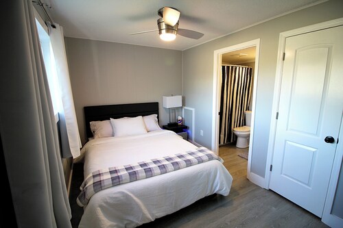 The Orbit-In - Chill, snooze and wake up ready in your safe, cozy 1 bedroom Apt