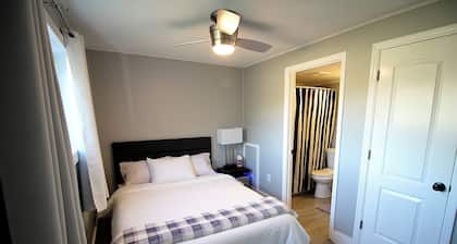 The Orbit-In - Chill, snooze and wake up ready in your safe, cozy 1 bedroom Apt