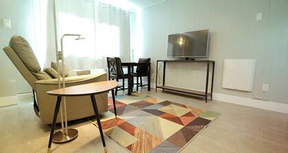 The Orbit-In - Chill, snooze and wake up ready in your safe, cozy 1 bedroom Apt
