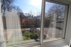 Interior - The Orbit-In - Chill, snooze and wake up ready in your safe, cozy 1 bedroom Apt (Huntsville)