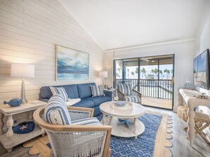 Living area - Beachfront & Sunsets | Multiple Pools | 2 Convenient Units w/ Kitchen (Captiva)