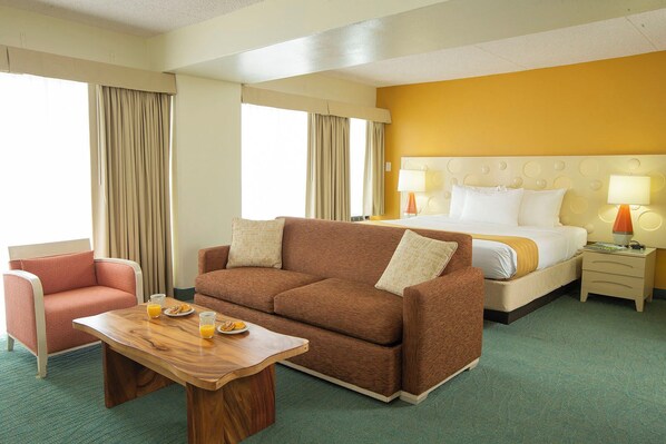 Living area - Prime Waikiki Location Near Beach with Pool Access, Dining & Shopping Nearby (Honolulu)