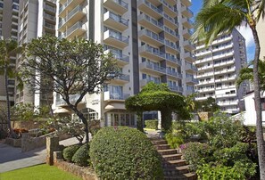 Exterior - Prime Waikiki Location Near Beach with Pool Access, Dining & Shopping Nearby (Honolulu)