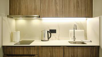 Microondas, placa de cocina y lavavajillas