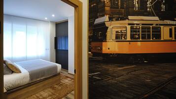 1 dormitorio, tabla de planchar con plancha, wifi y ropa de cama