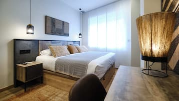 1 dormitorio, tabla de planchar con plancha, wifi y ropa de cama