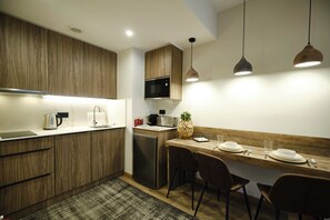 Micro-ondes, plaque de cuisson, lave-vaisselle