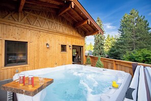 Tina de hidromasaje al aire libre