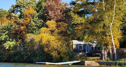 WALK to the FIFA World Cup Games! Lakeside cottage with AirCon sleeps 3-4