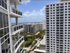Exterior - Brickell Key Miami Large 1-bedroom condo with 1200 square feet (Miami)