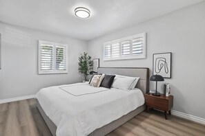 Room - The Disneyland Pool Villa (Tustin)