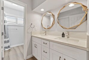 Bathroom - The Disneyland Pool Villa (Tustin)