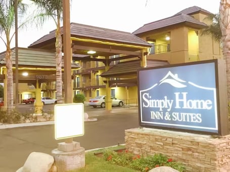 Exterior. Simply Home Suites - Cozy Comfort, Feels Like Home