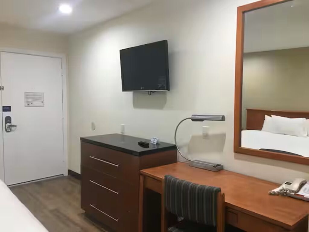 1 habitación, escritorio, tabla de planchar con plancha y wifi gratis 