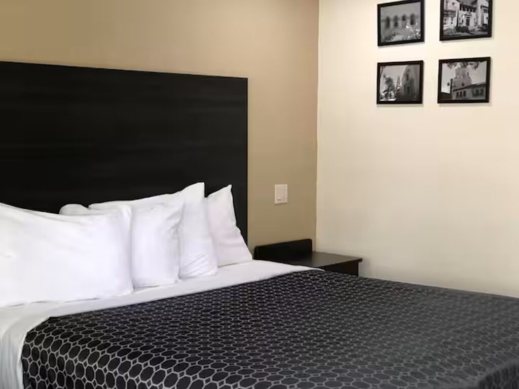 1 habitación, escritorio, tabla de planchar con plancha y wifi gratis 