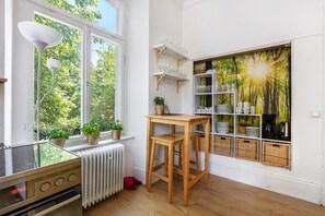 Køleskab, mikrobølgeovn, ovn, kogeplade